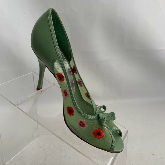 New BCBG Docre mesh floral embroidery pump 6M - Picture 2 of 8